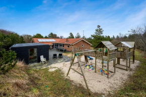 Large Pool House With Activity Room - 1014